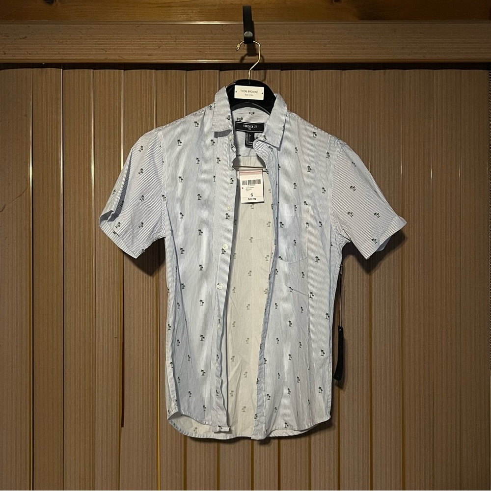 Pin Striped Palm Tree Blue/White/Green Men’s Summer Button Up Tee in Size S Men